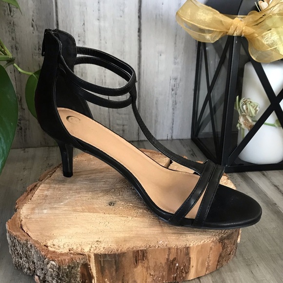 Black Heels - Picture 5 of 7